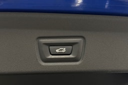 sininen BMW i4 M50 2023 kuva 38.