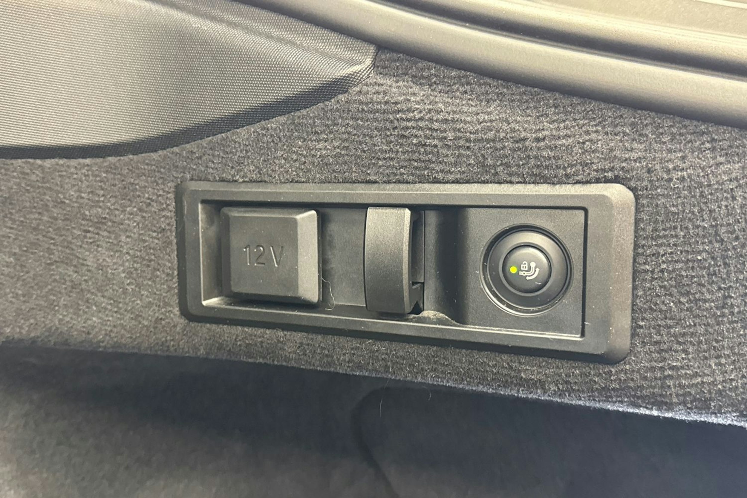 sininen BMW i4 M50 2023 kuva 39.