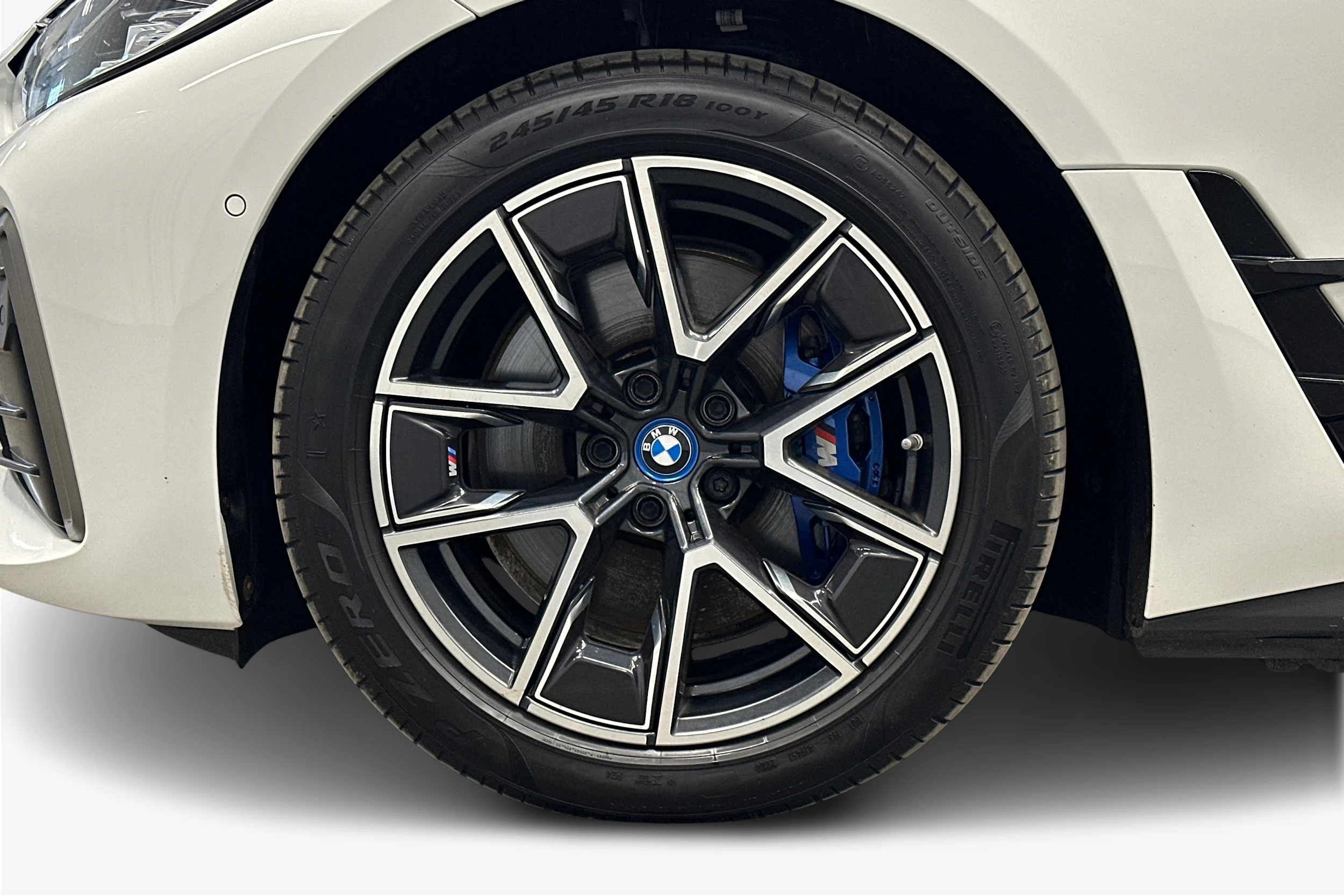 valkoinen BMW i4 M50 2023 kuva 9.
