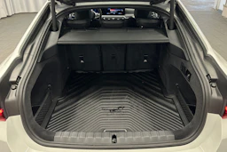 valkoinen BMW i4 M50 2023 kuva 11.