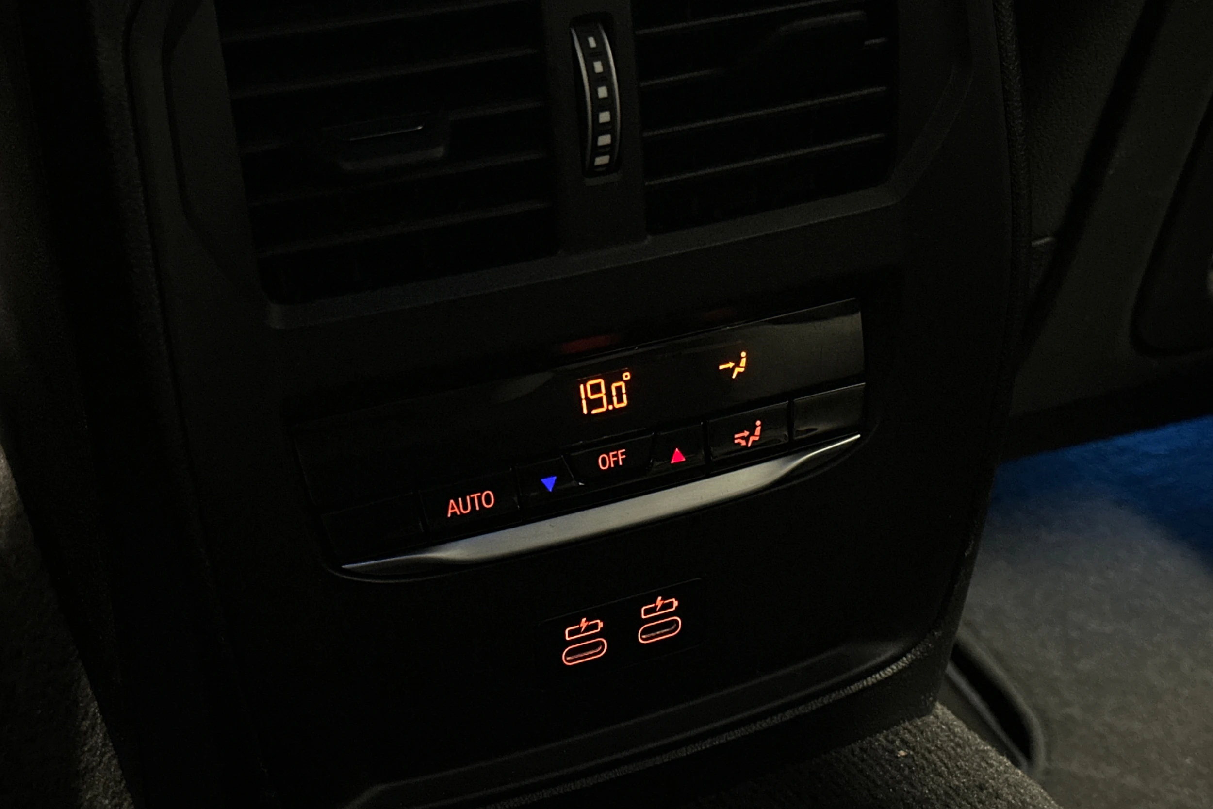 valkoinen BMW i4 M50 2023 kuva 14.