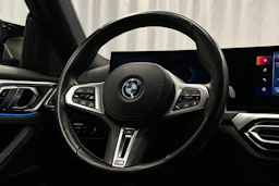 valkoinen BMW i4 M50 2023 kuva 16.