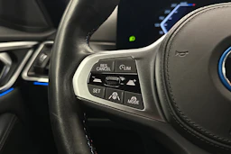 valkoinen BMW i4 M50 2023 kuva 17.