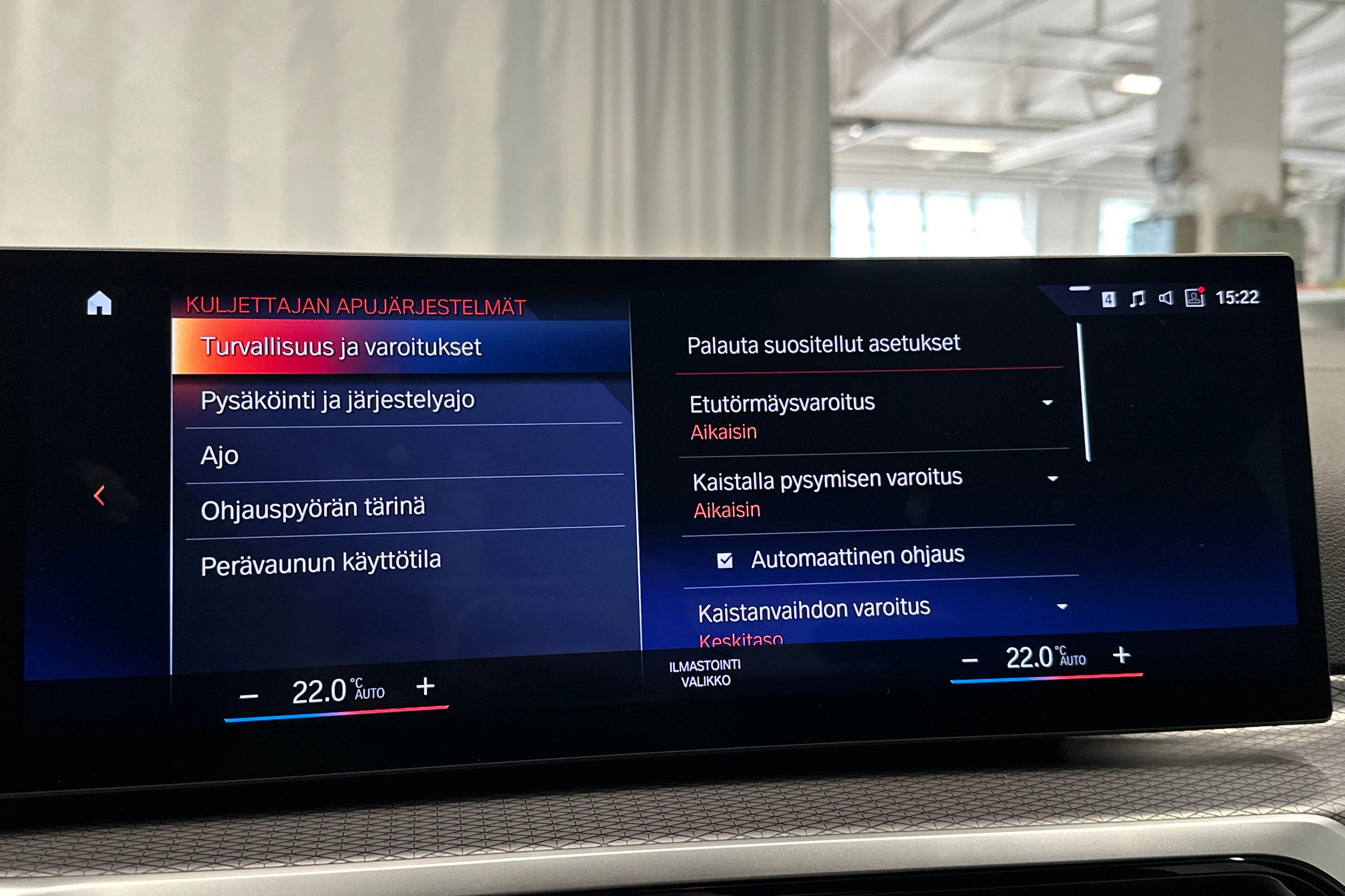 valkoinen BMW i4 M50 2023 kuva 24.
