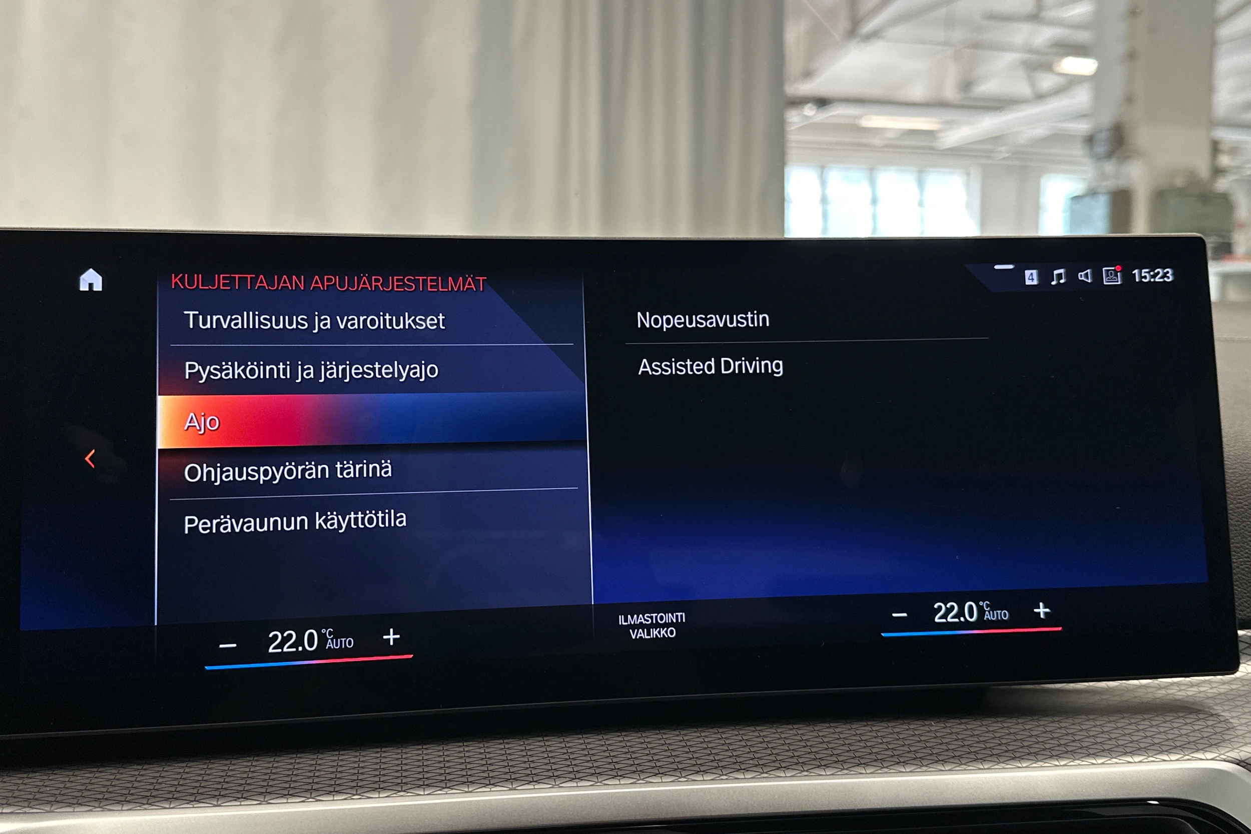 valkoinen BMW i4 M50 2023 kuva 26.