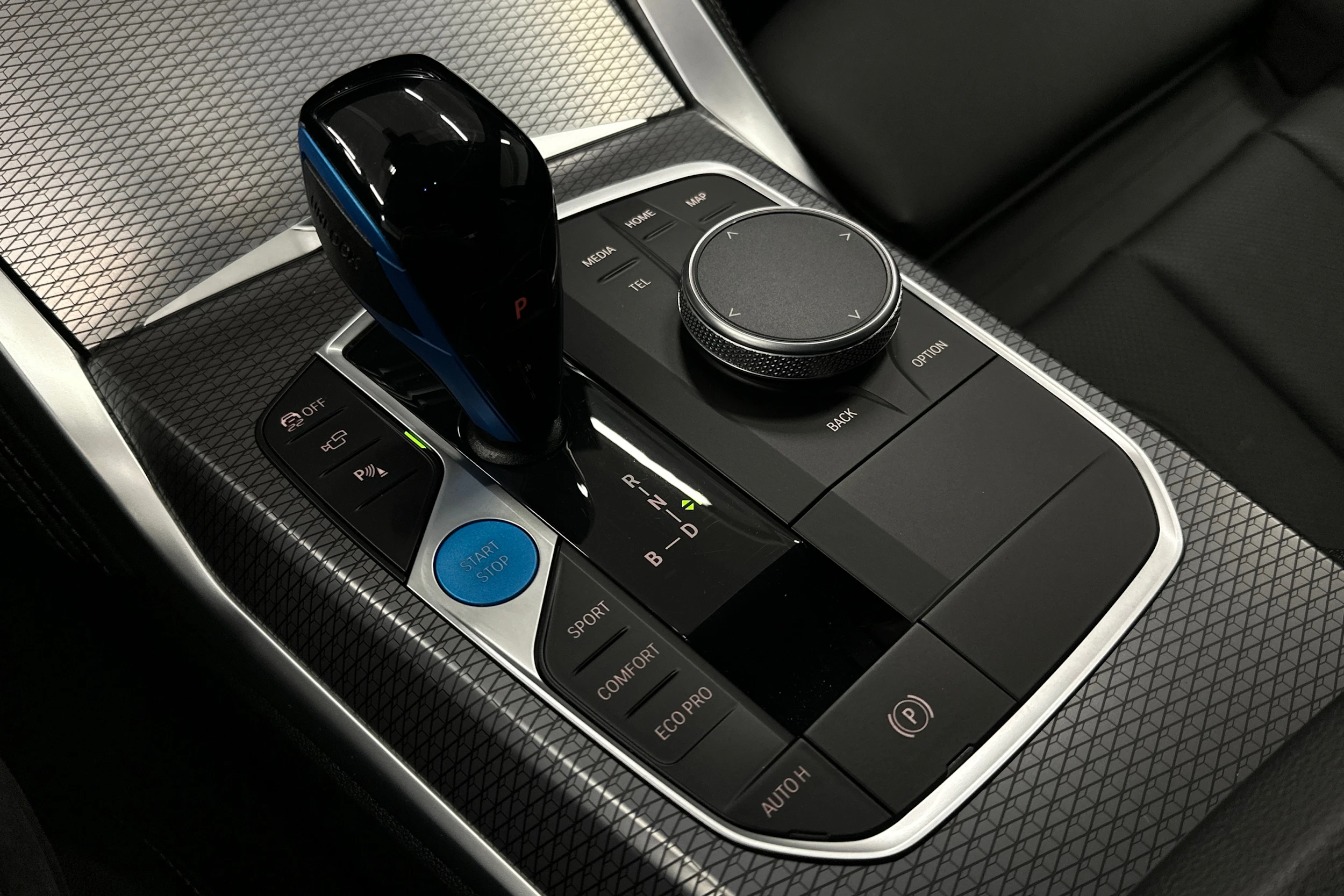 valkoinen BMW i4 M50 2023 kuva 31.