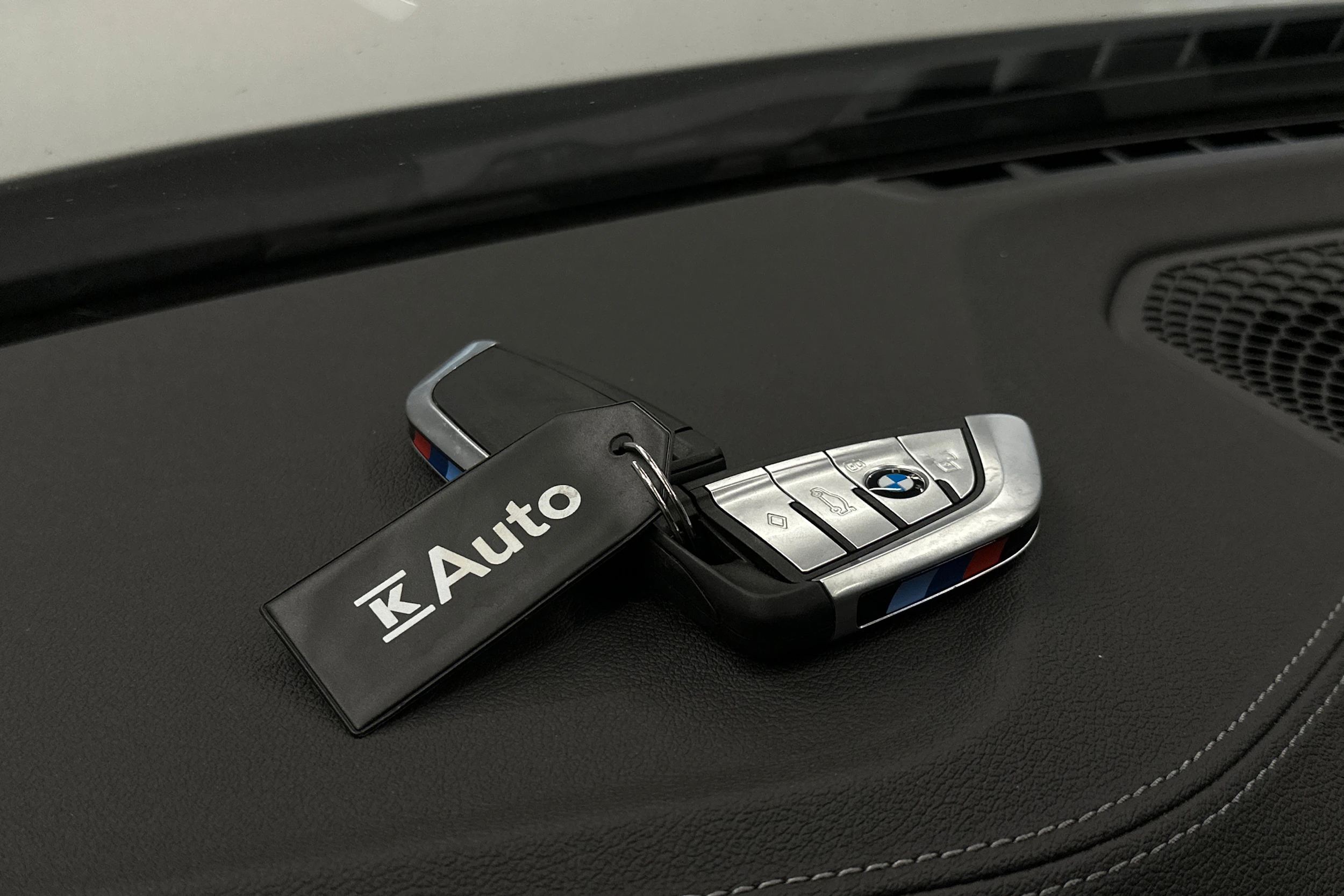 valkoinen BMW i4 M50 2023 kuva 32.