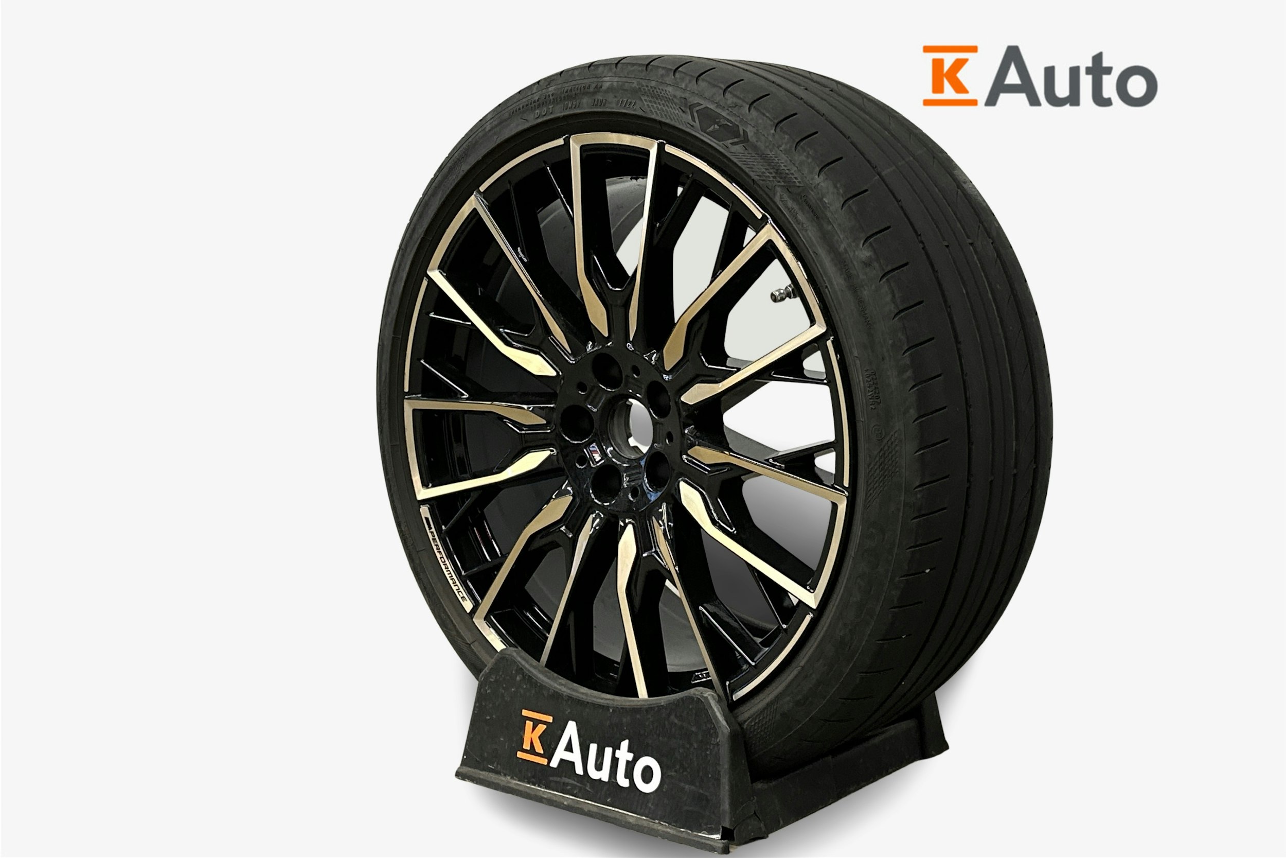 sininen BMW i4 M50 2023 kuva 2.