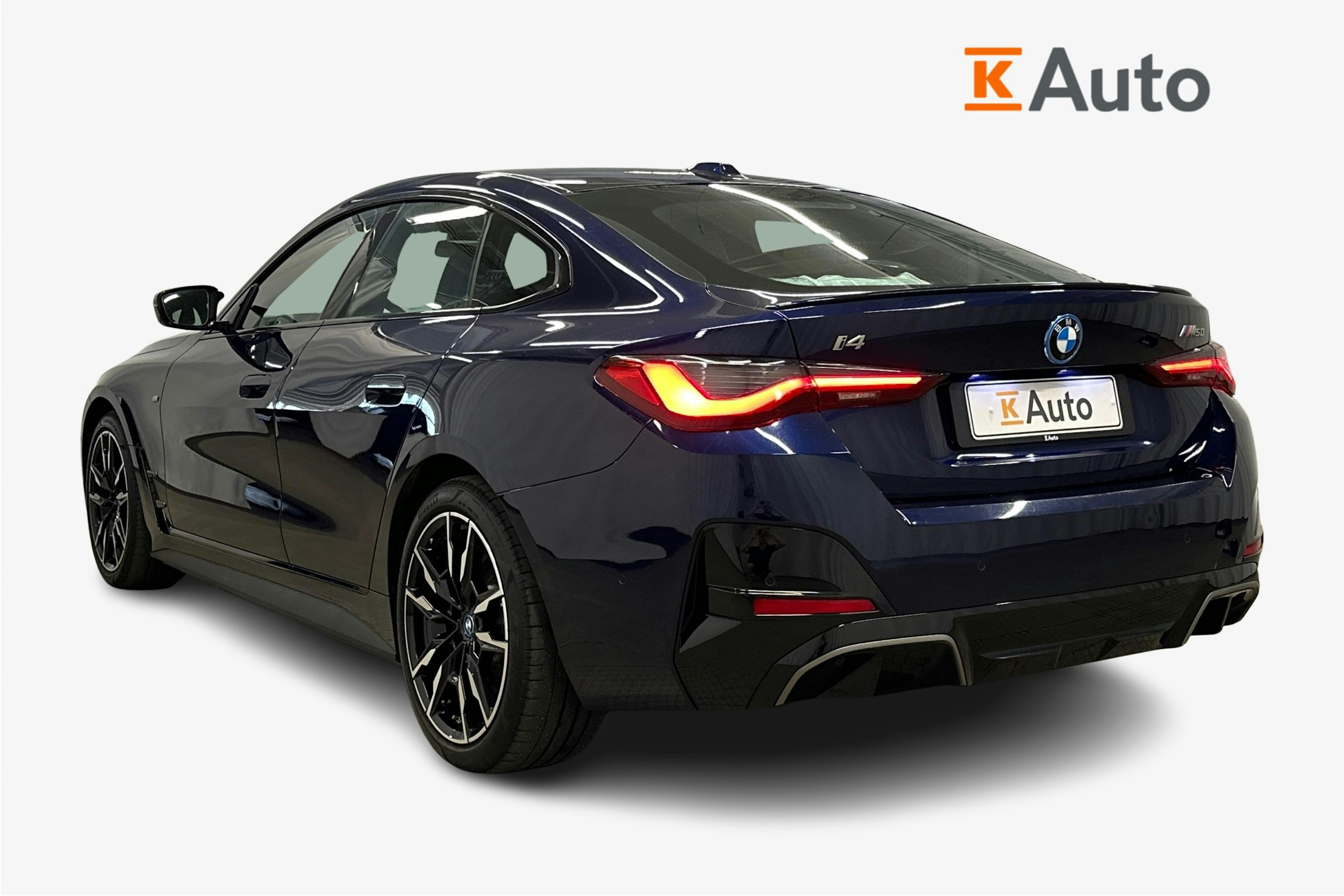 sininen BMW i4 M50 2023 kuva 2.