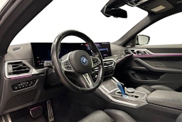 sininen BMW i4 M50 2023 kuva 3.