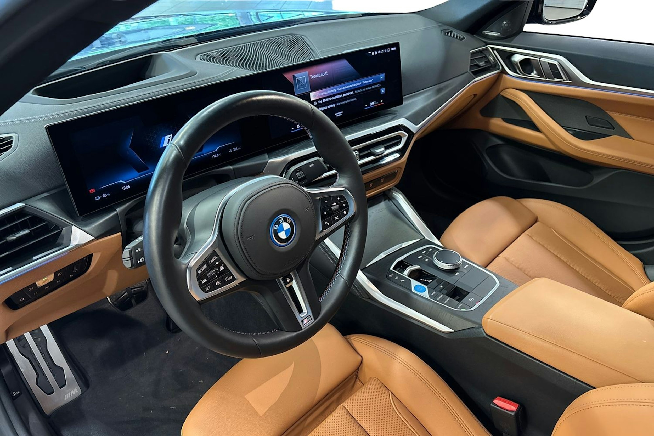 sininen BMW i4 M50 2023 kuva 3.