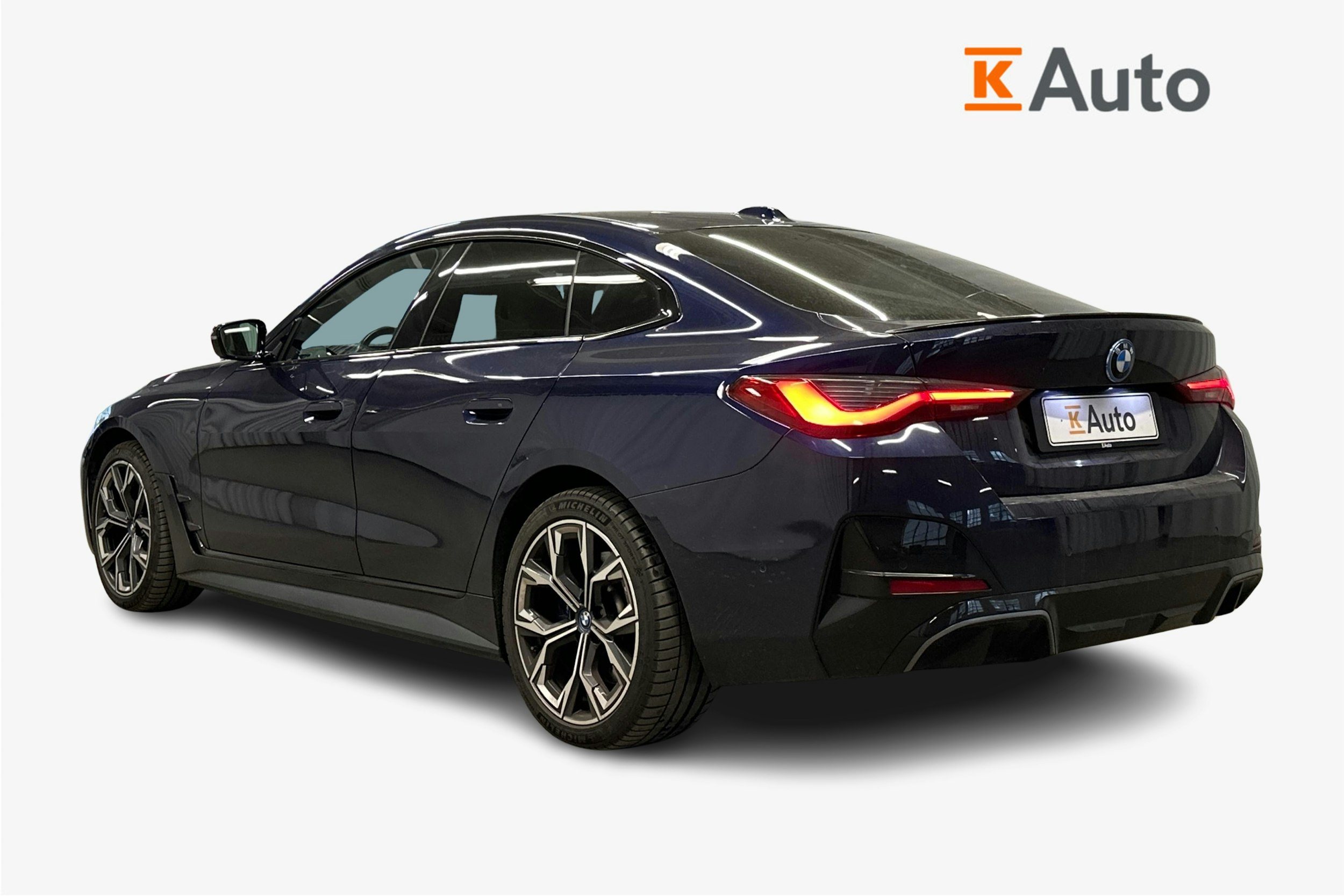 sininen BMW i4 M50 2023 kuva 2.