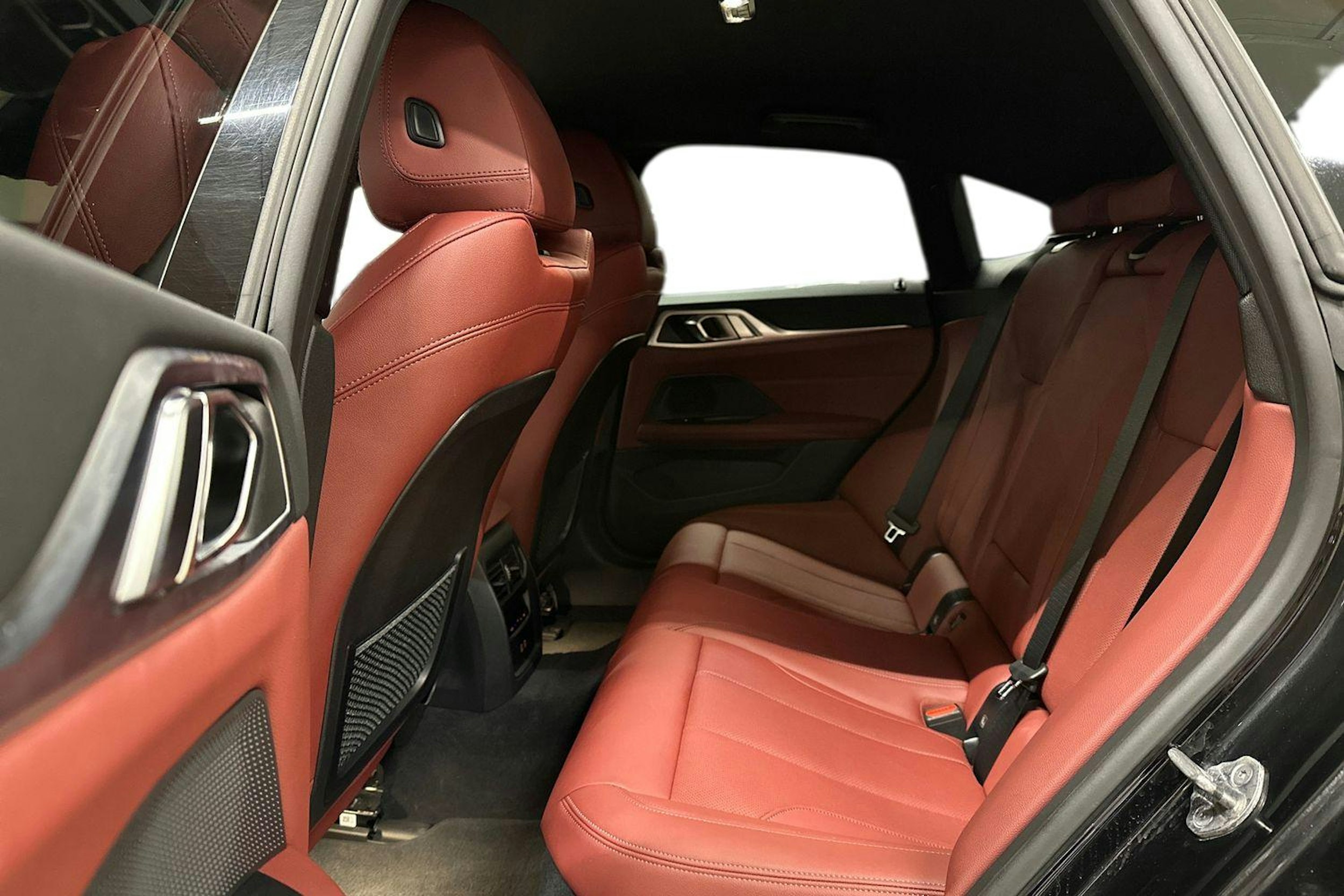 musta BMW i4 M50 2024 kuva 10.