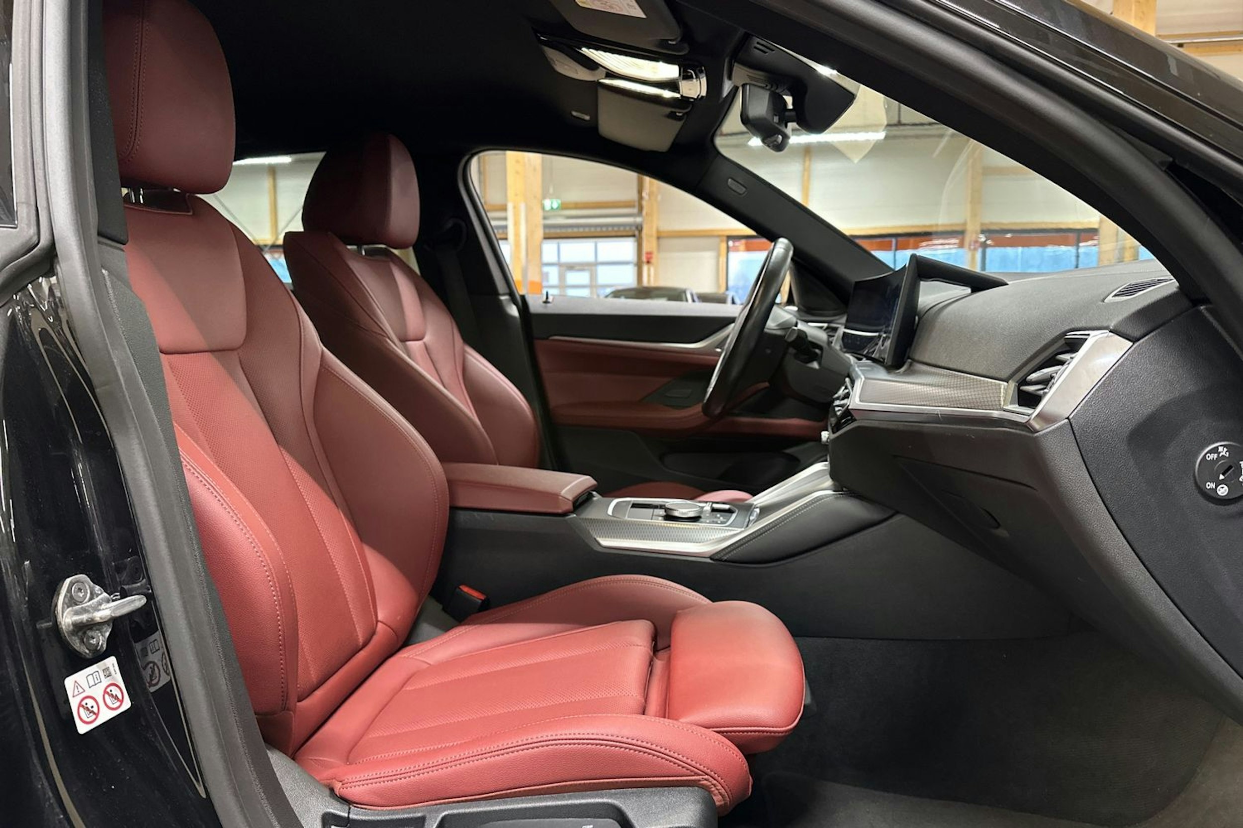 musta BMW i4 M50 2024 kuva 14.