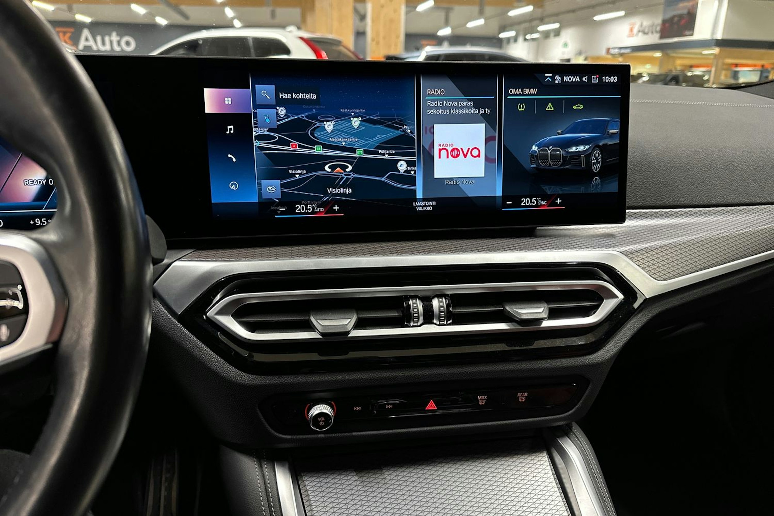 musta BMW i4 M50 2024 kuva 22.