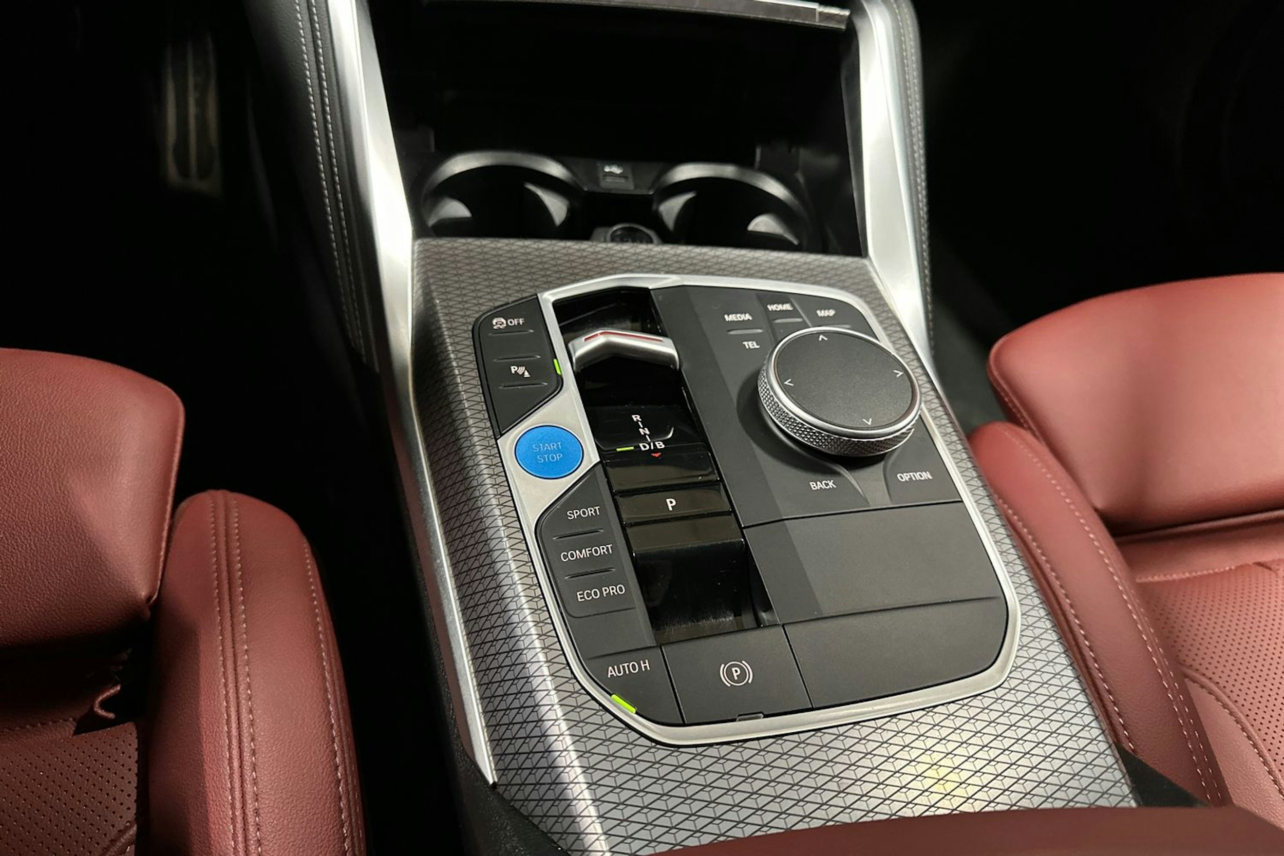 musta BMW i4 M50 2024 kuva 23.