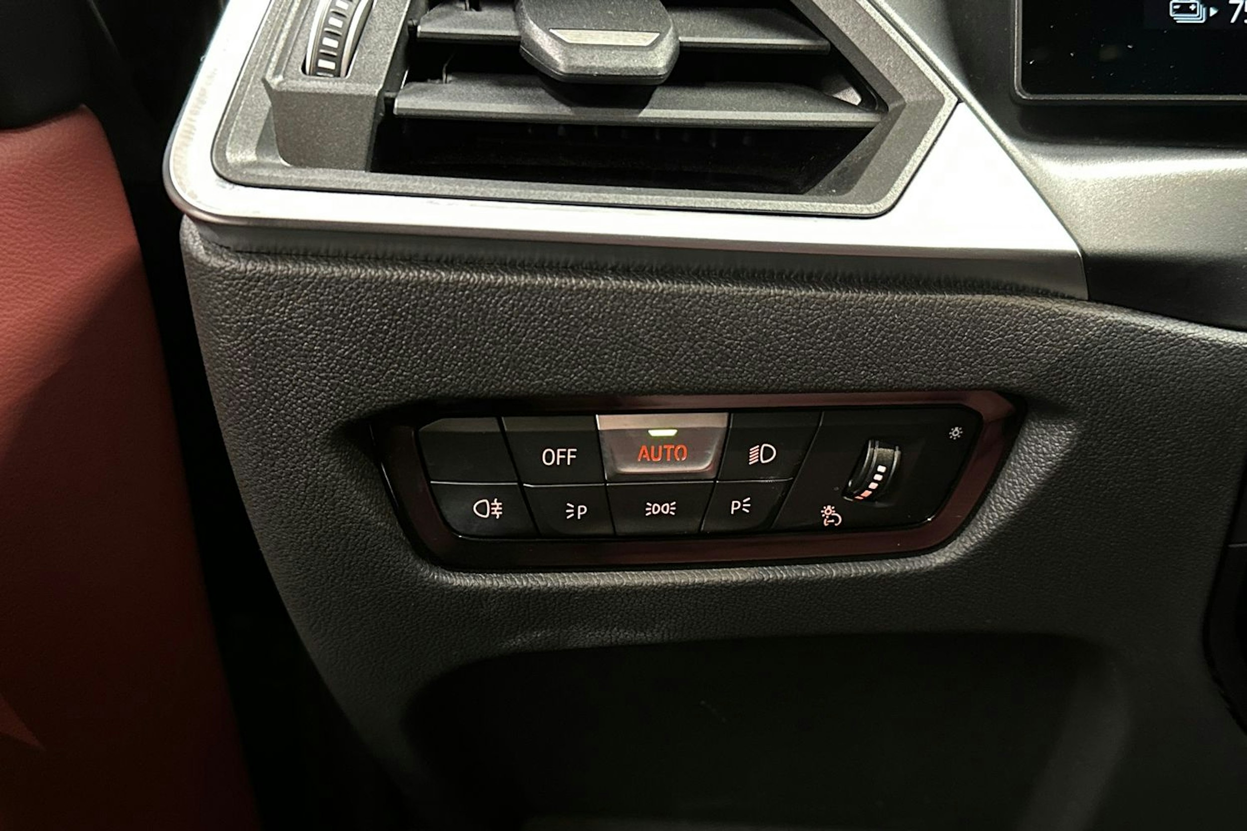 musta BMW i4 M50 2024 kuva 28.