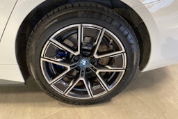 Valkoinen BMW i4 M50 2024 kuva 8.