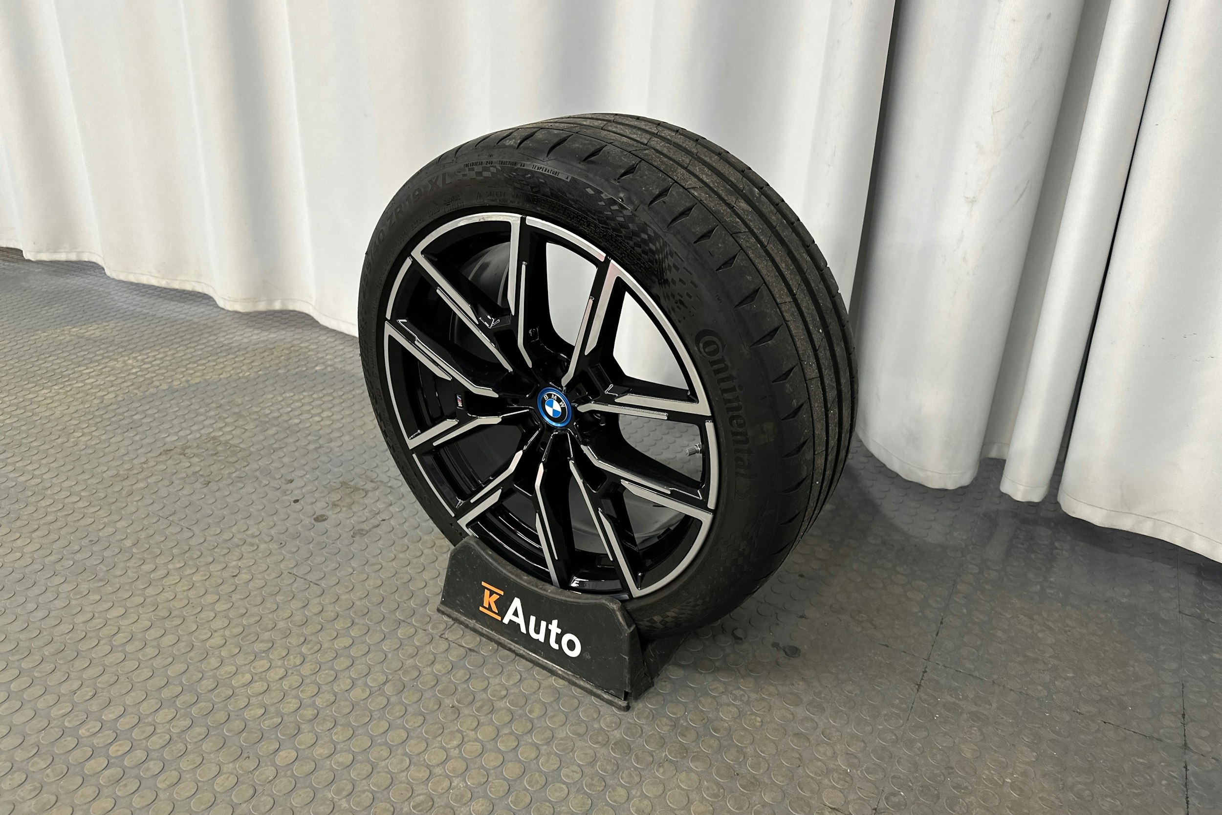 harmaa BMW i4 M50 2023 kuva 10.