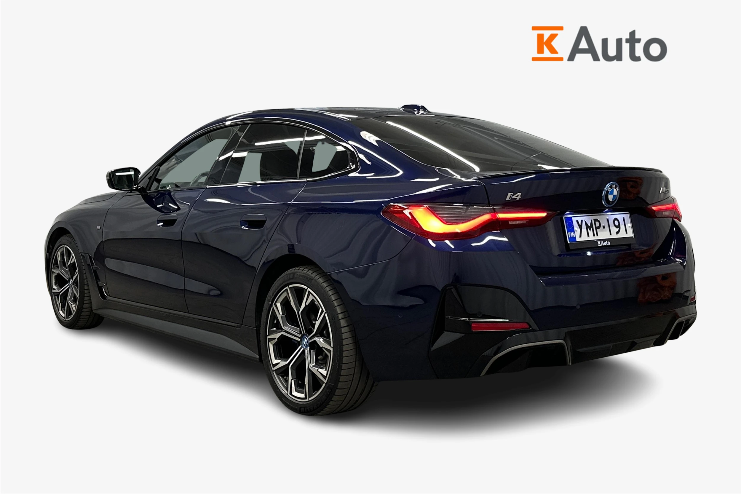 sininen BMW i4 M50 2024 kuva 3.