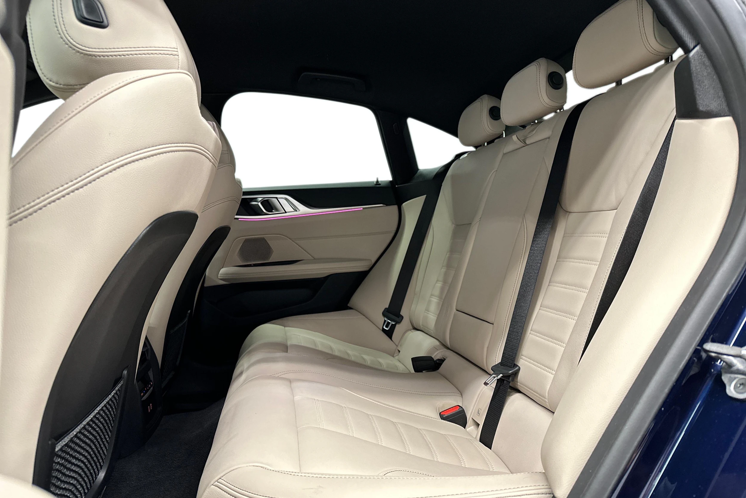 sininen BMW i4 M50 2024 kuva 11.