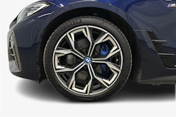 sininen BMW i4 M50 2024 kuva 12.