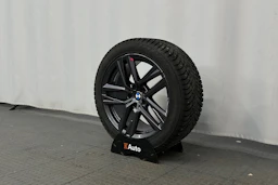 sininen BMW i4 M50 2024 kuva 13.