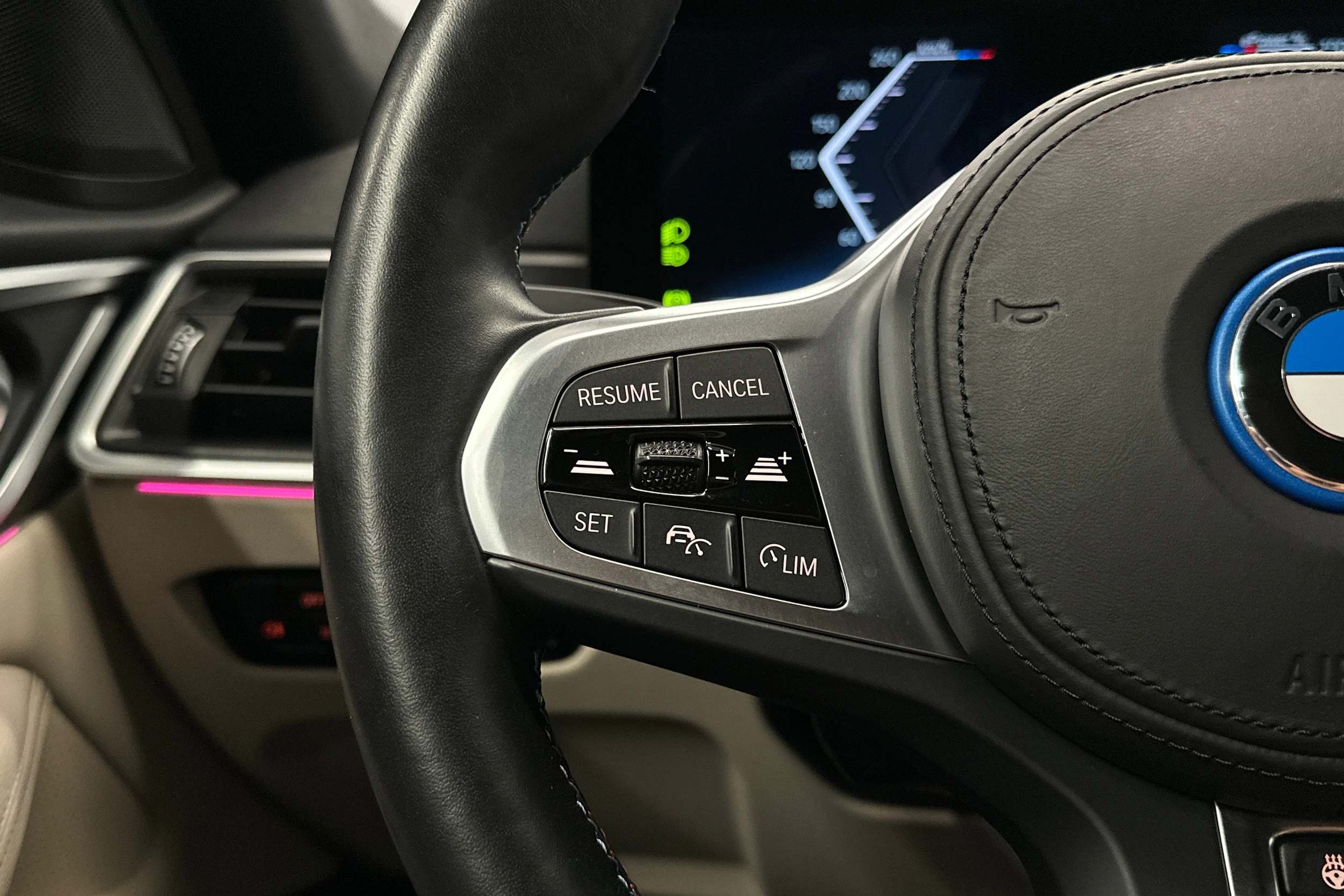 sininen BMW i4 M50 2024 kuva 15.