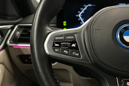 sininen BMW i4 M50 2024 kuva 15.