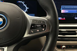 sininen BMW i4 M50 2024 kuva 16.