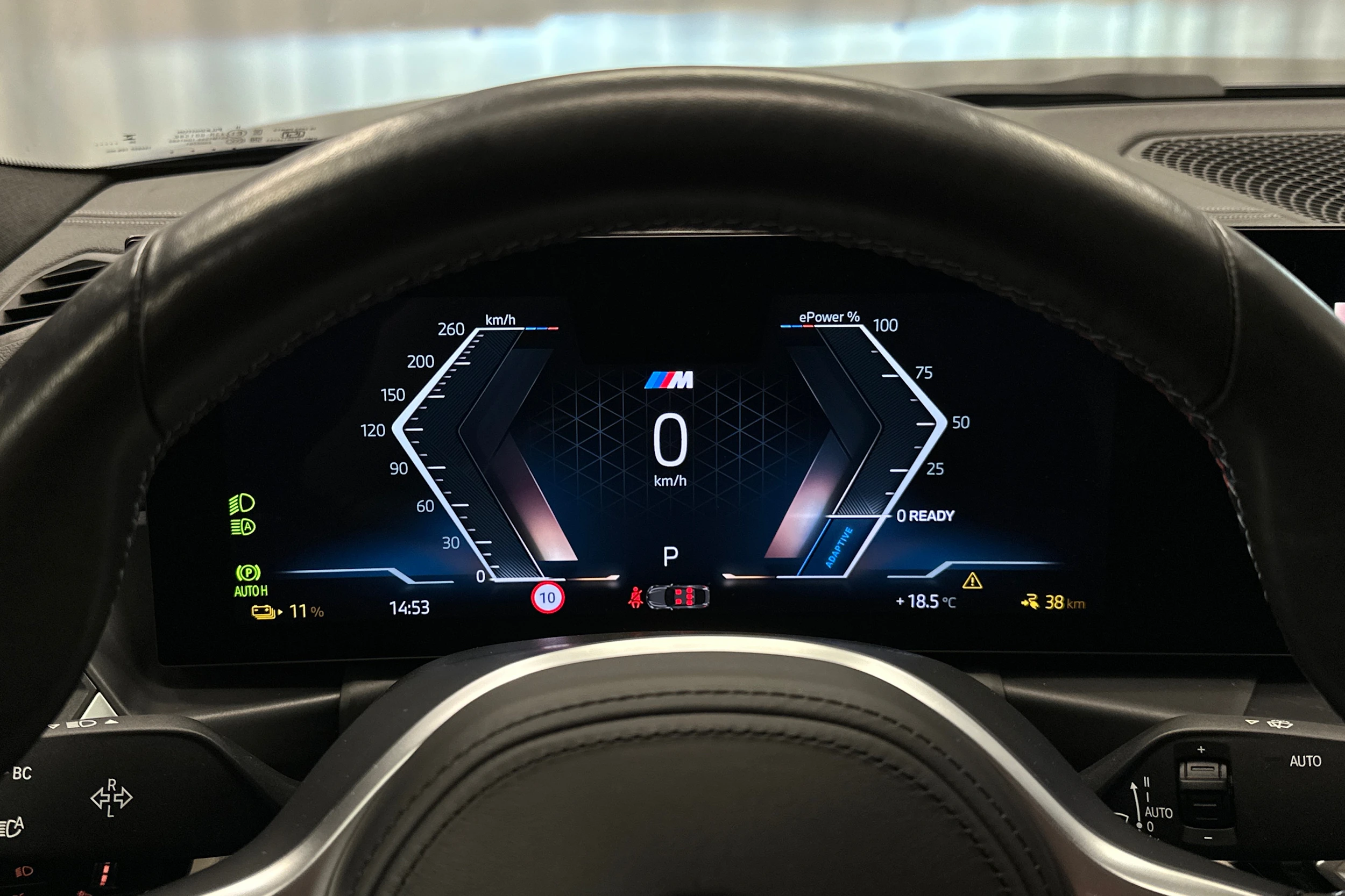 sininen BMW i4 M50 2024 kuva 18.