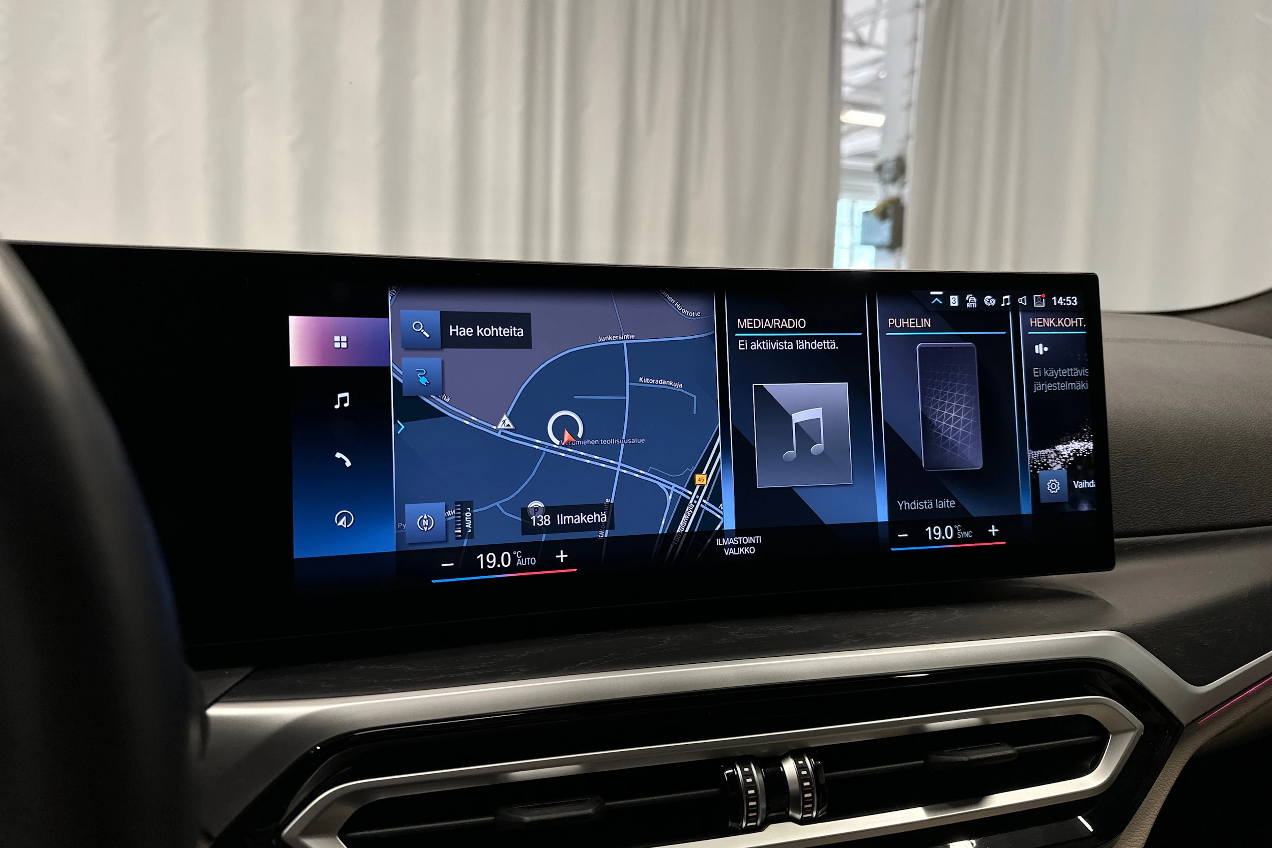sininen BMW i4 M50 2024 kuva 19.