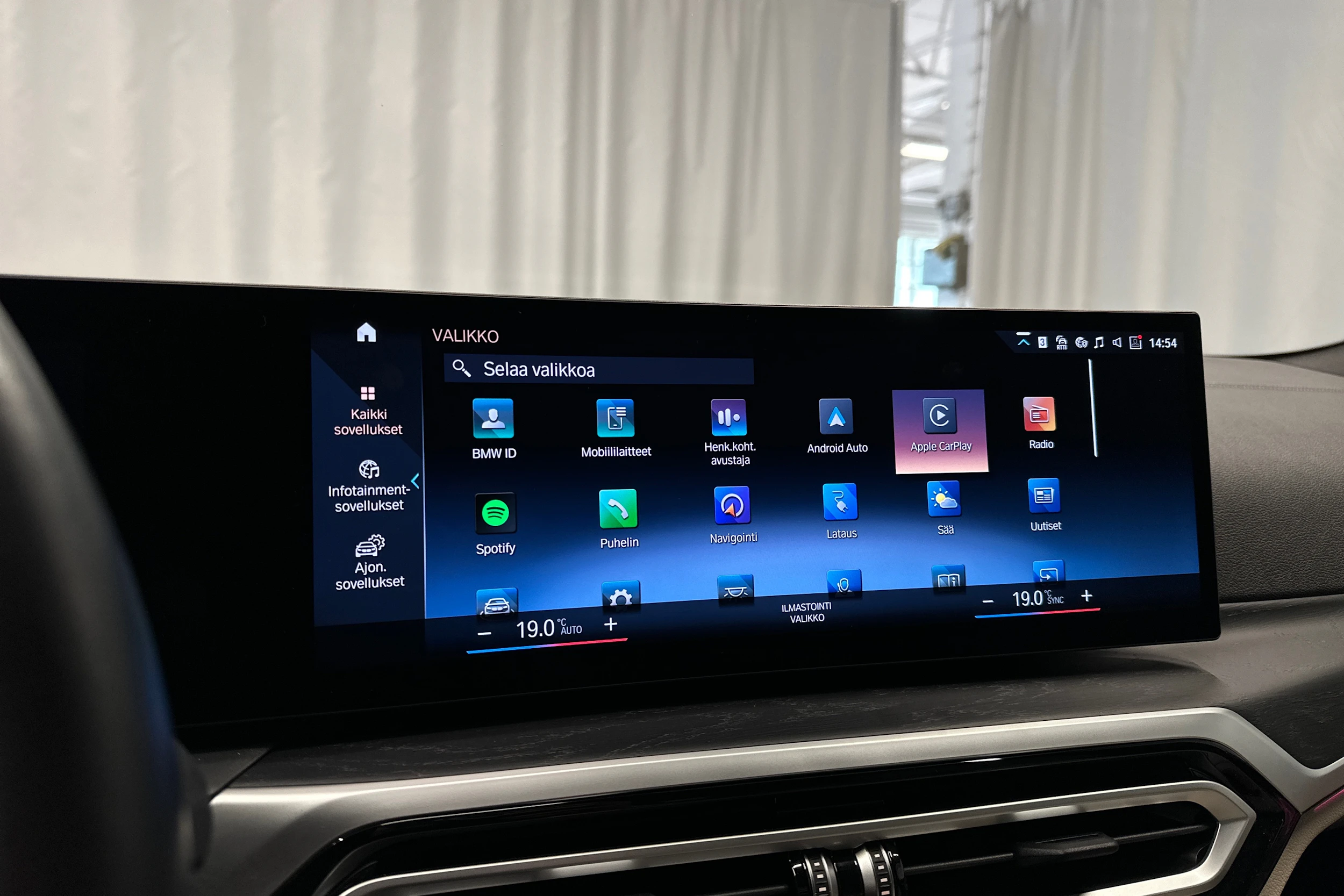 sininen BMW i4 M50 2024 kuva 21.