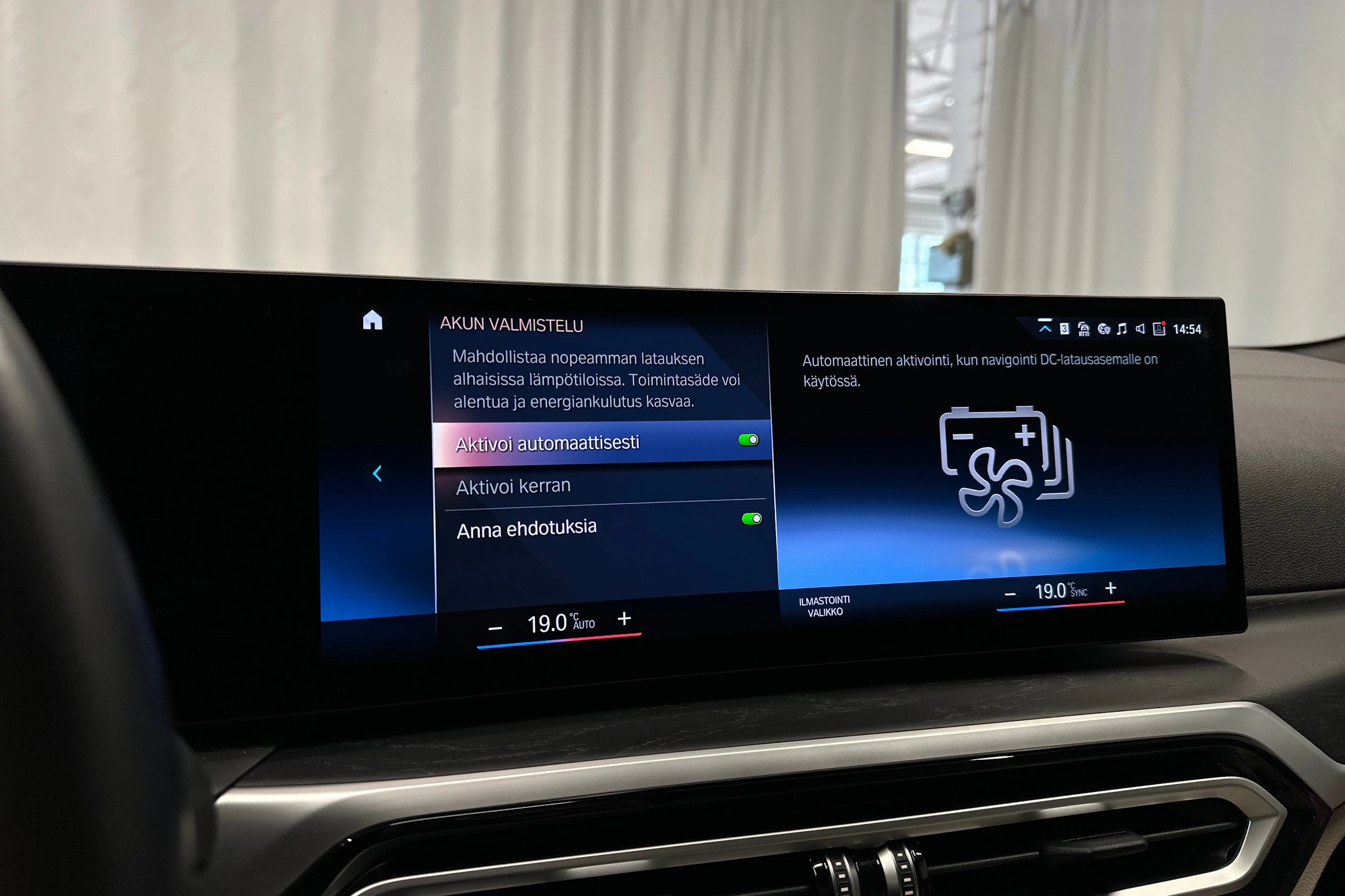 sininen BMW i4 M50 2024 kuva 22.