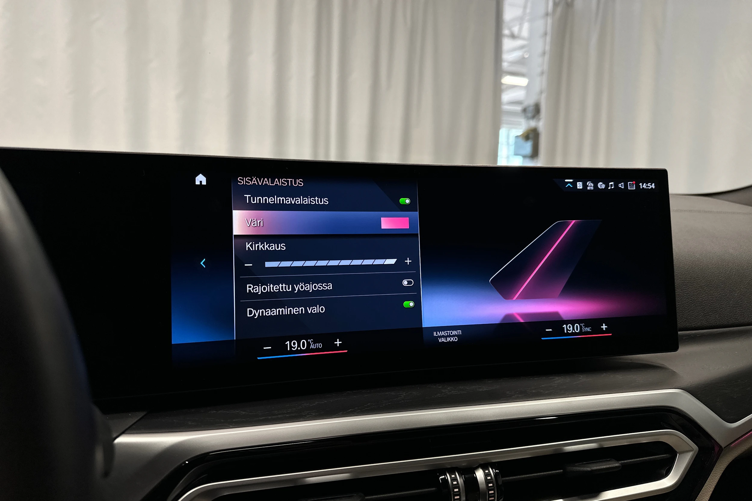 sininen BMW i4 M50 2024 kuva 23.