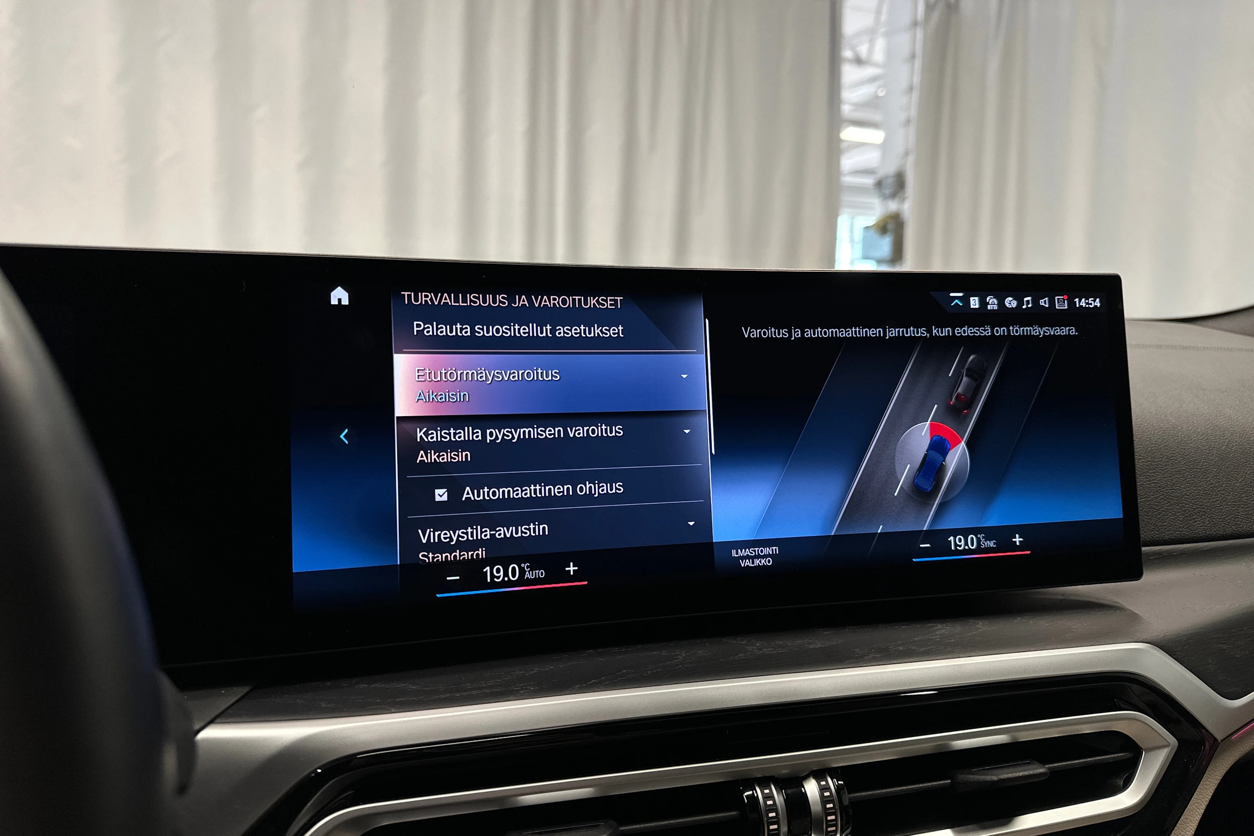 sininen BMW i4 M50 2024 kuva 24.