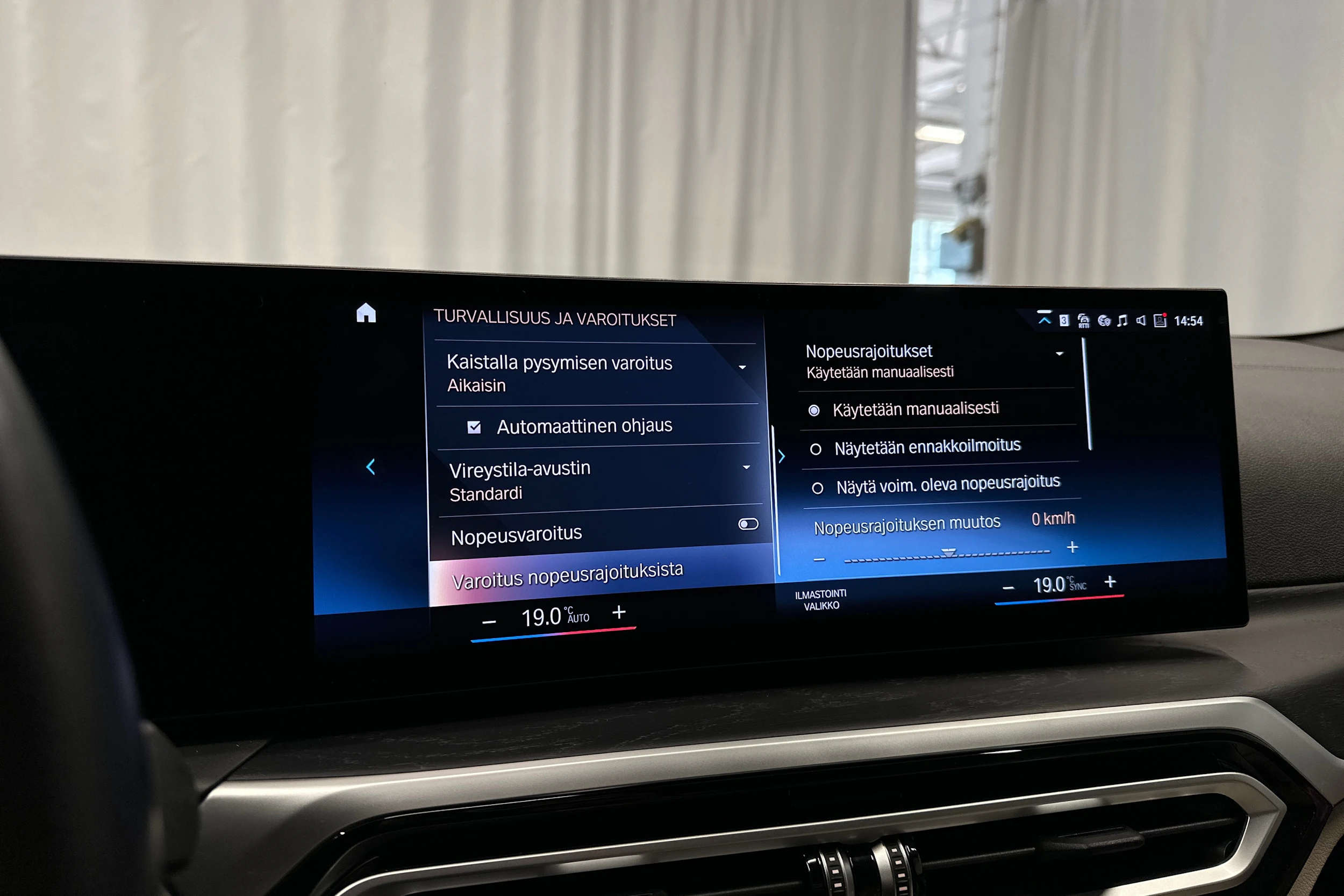 sininen BMW i4 M50 2024 kuva 25.