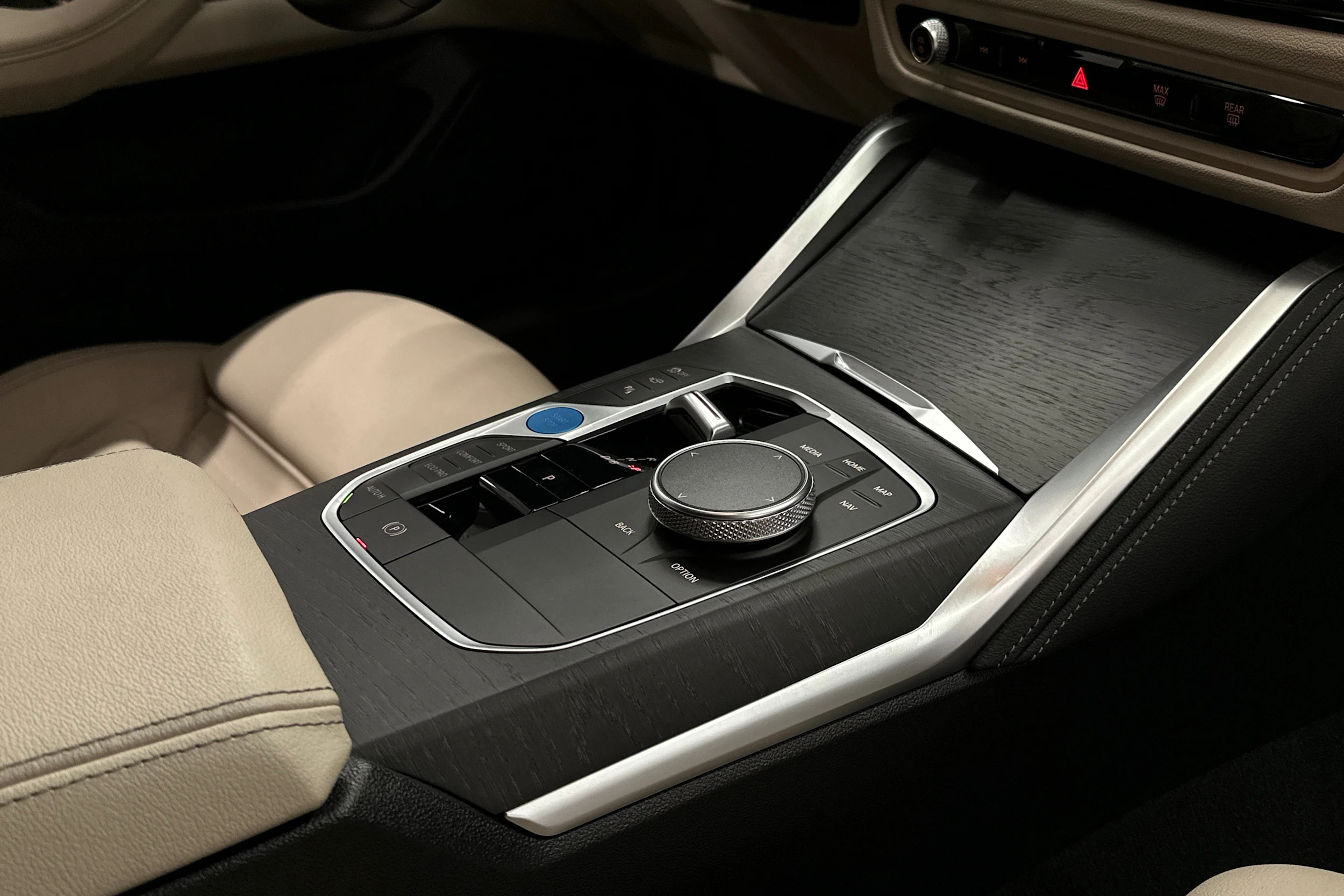 sininen BMW i4 M50 2024 kuva 27.
