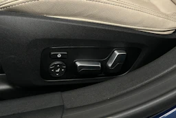 sininen BMW i4 M50 2024 kuva 29.