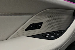 sininen BMW i4 M50 2024 kuva 30.