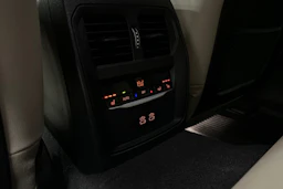 sininen BMW i4 M50 2024 kuva 31.
