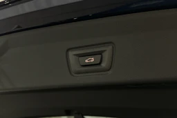 sininen BMW i4 M50 2024 kuva 33.