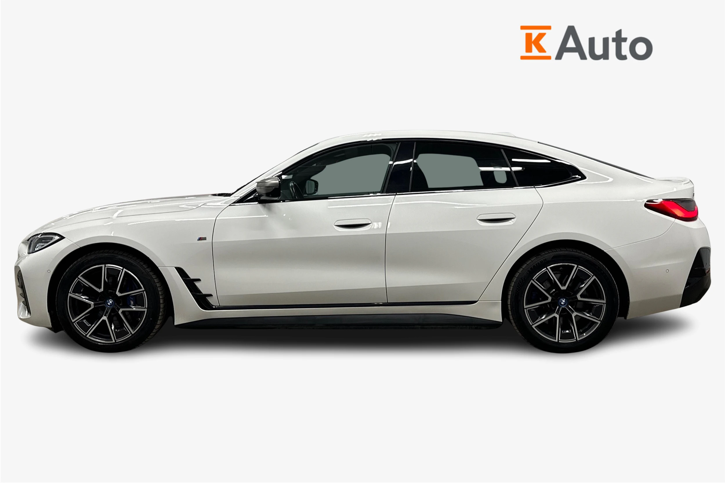 valkoinen BMW i4 M50 2023 kuva 5.