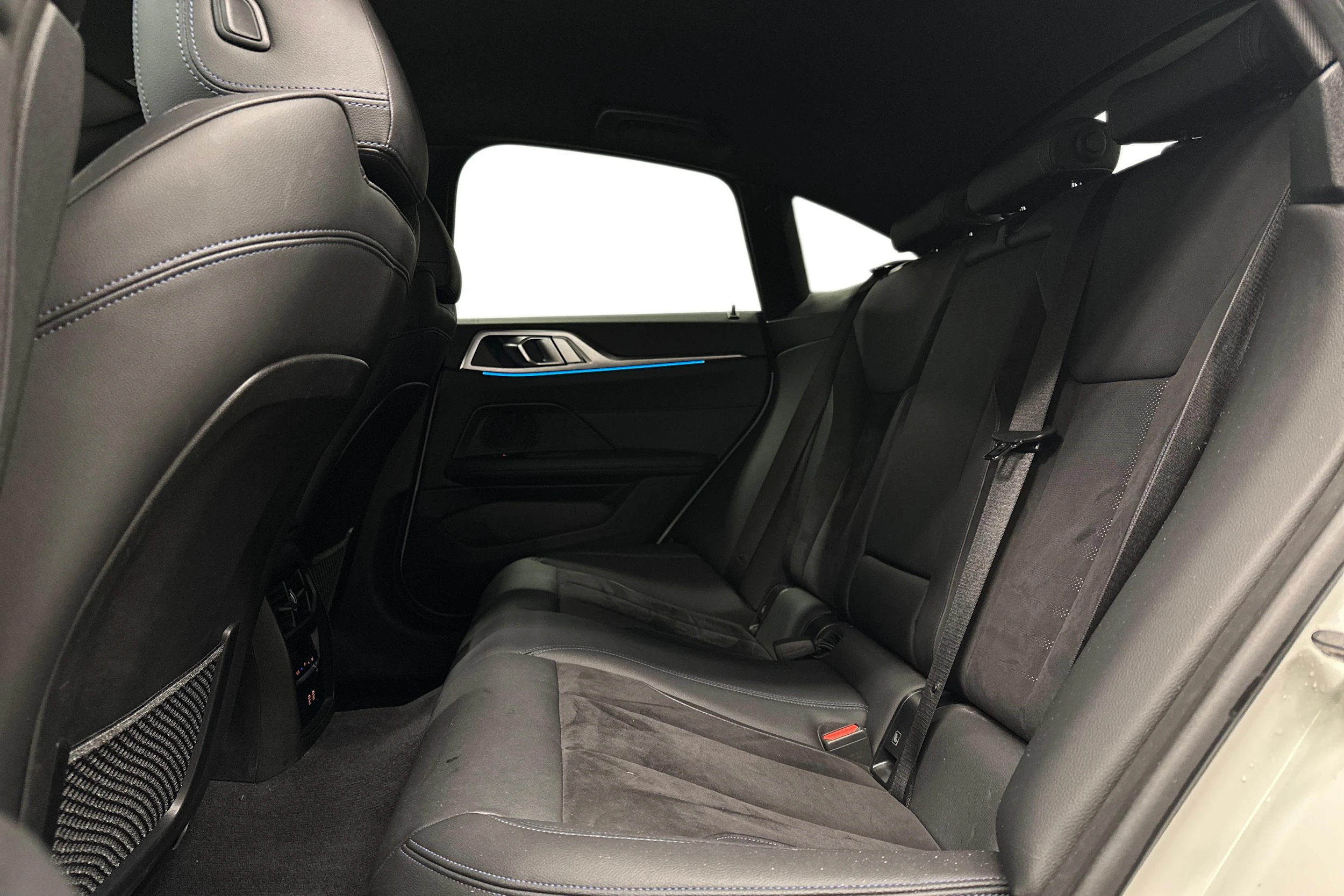 valkoinen BMW i4 M50 2023 kuva 8.