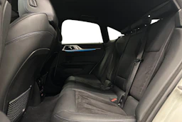 valkoinen BMW i4 M50 2023 kuva 8.
