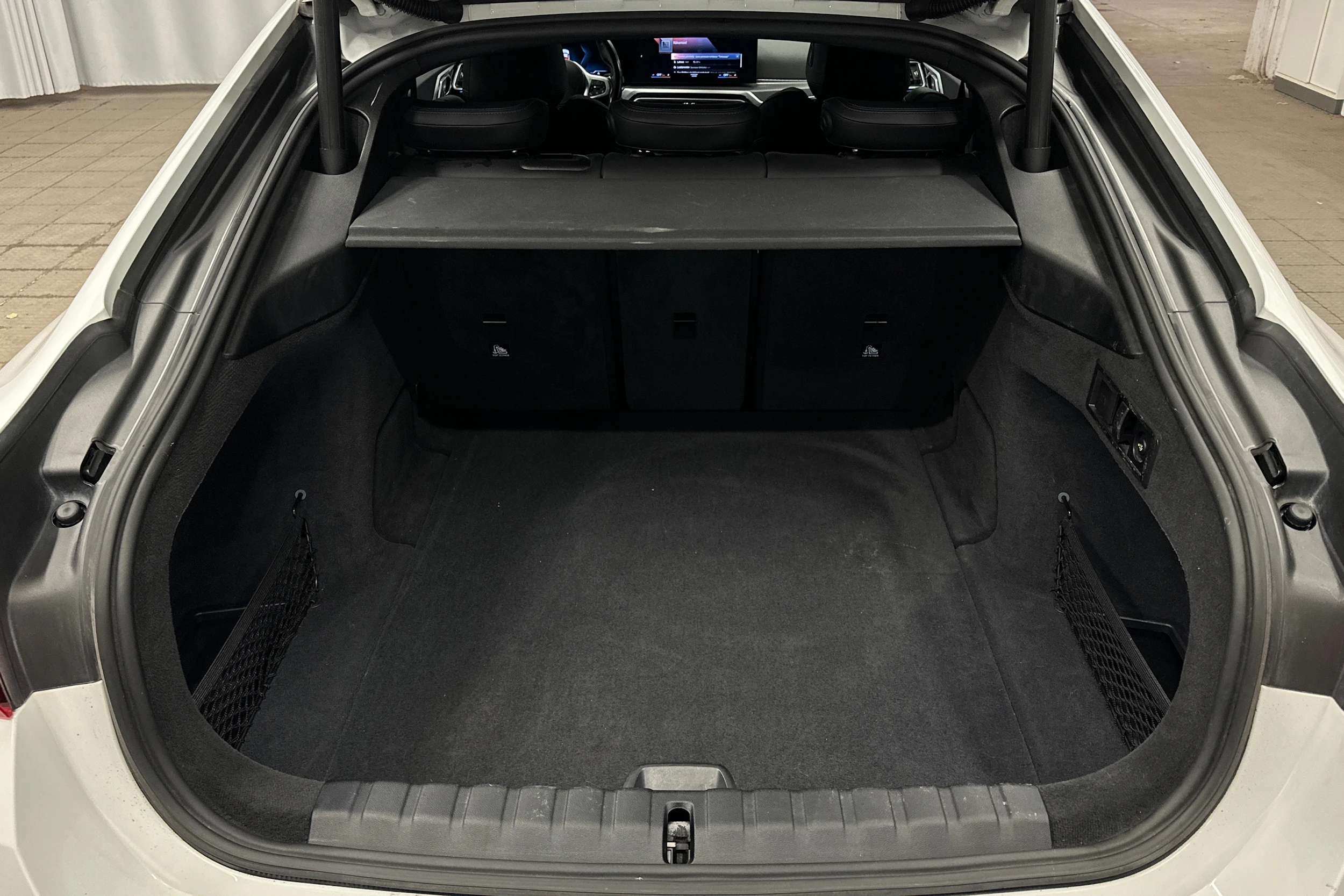 valkoinen BMW i4 M50 2023 kuva 11.