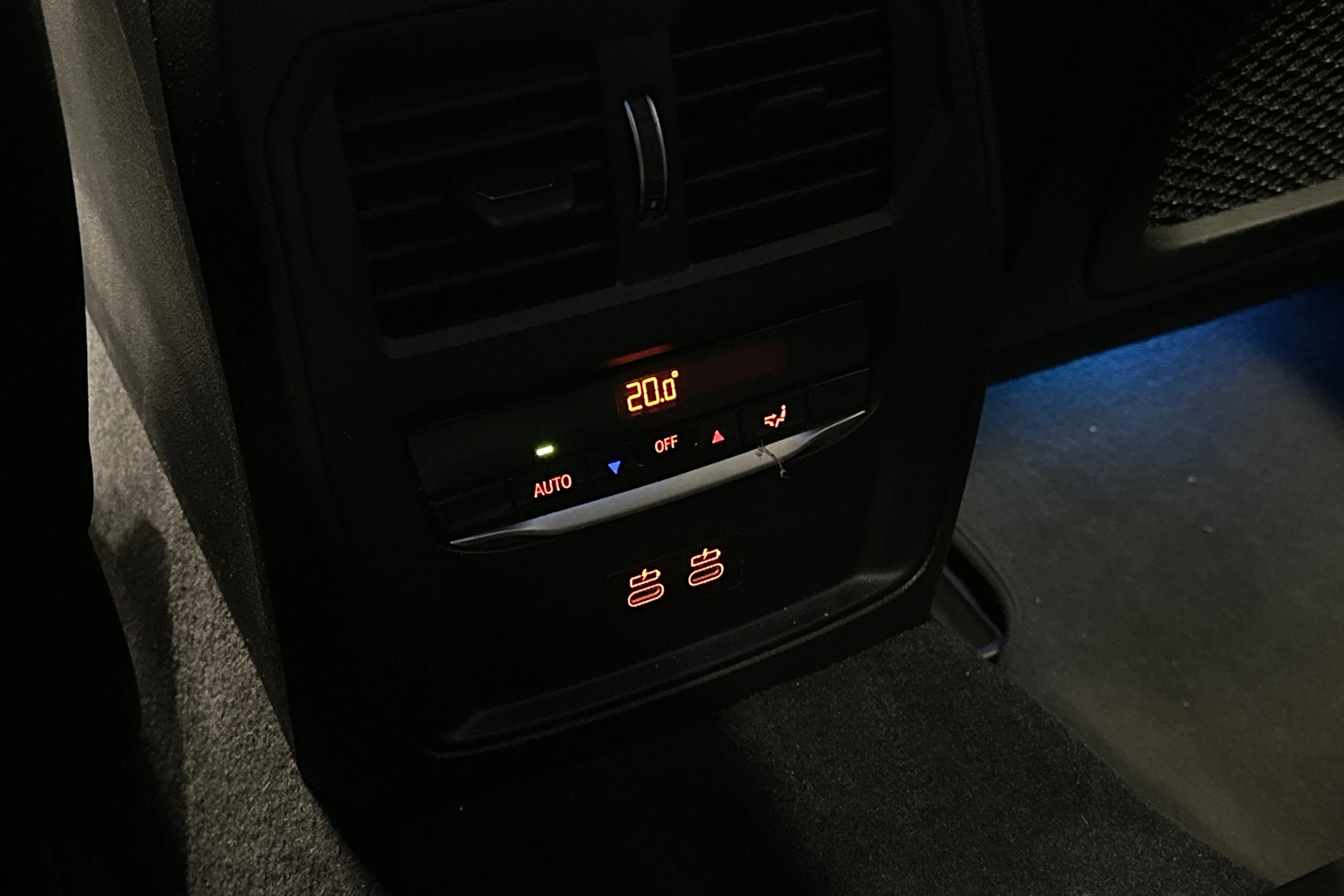 valkoinen BMW i4 M50 2023 kuva 14.
