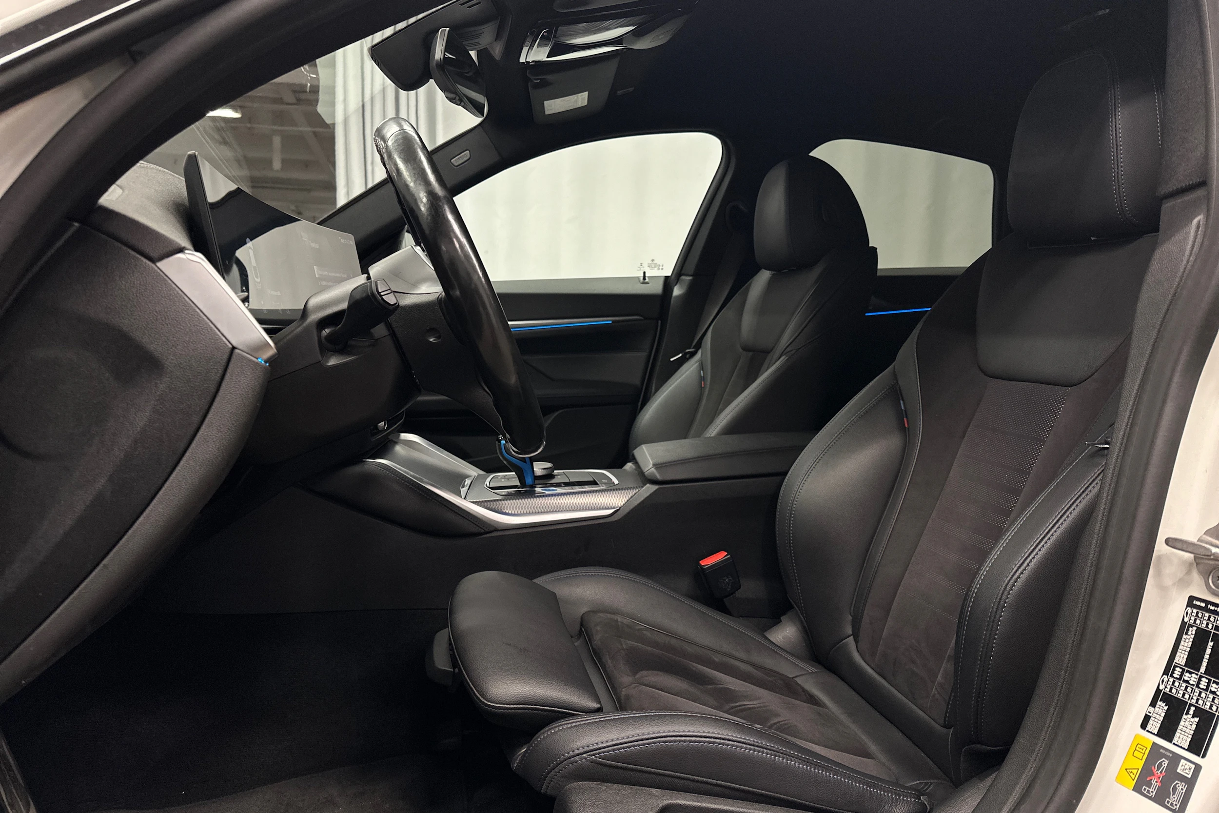 valkoinen BMW i4 M50 2023 kuva 15.