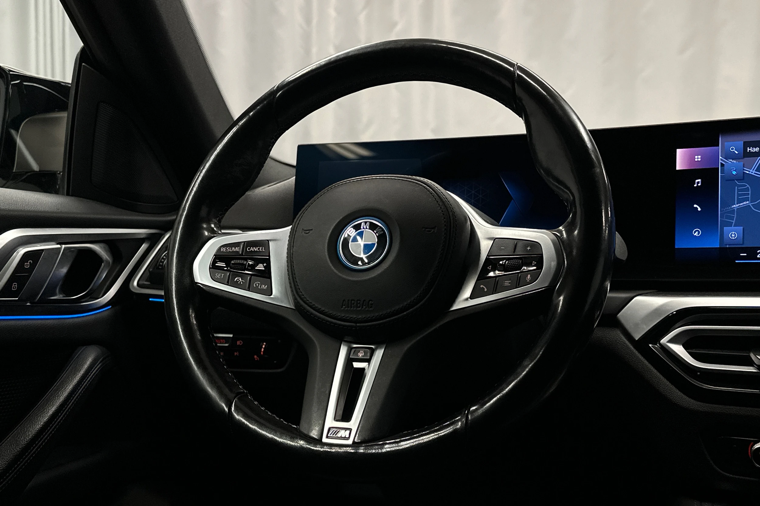 valkoinen BMW i4 M50 2023 kuva 16.