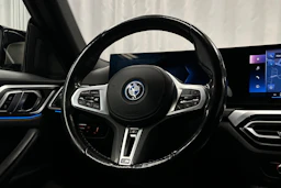valkoinen BMW i4 M50 2023 kuva 16.